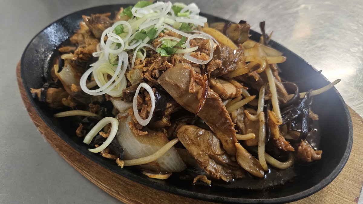 Émincé de canard sautés aux champignons noir