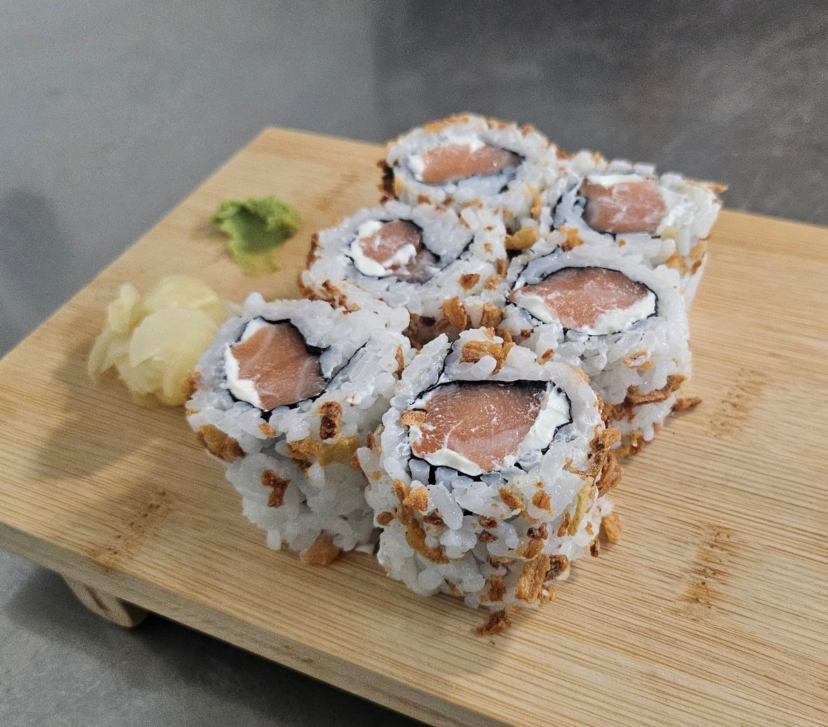 Cali Oignon Frit Saumon Cheese (6pcs)